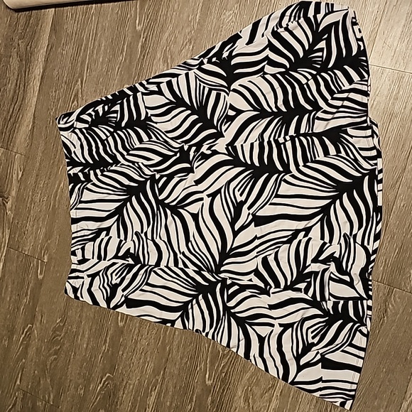 Susan Graver 2XP black and white womens plus size skirt!! - Picture 1 of 4